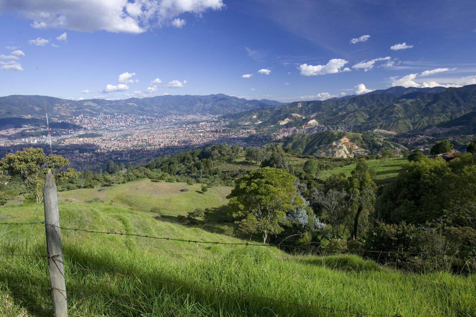 Razones para recorrer los cinco corregimientos de Medellín en este mes